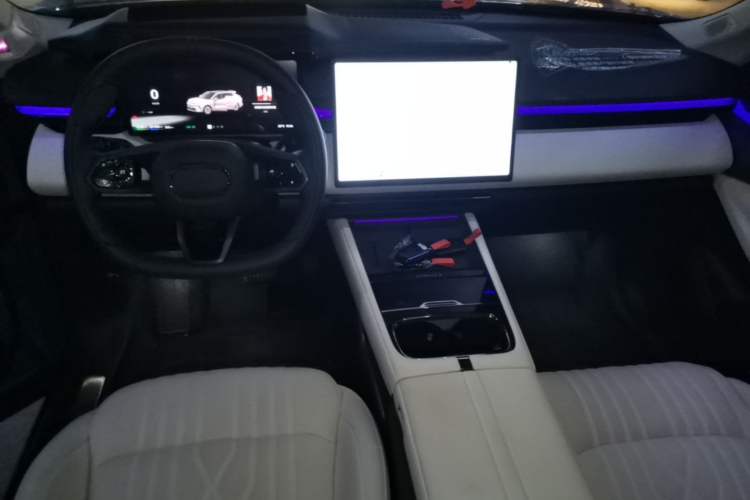 Used Lynk & Co 08 EM-P 2026 Model 210 Four-Wheel Drive Performance Ultra H7 Center Console