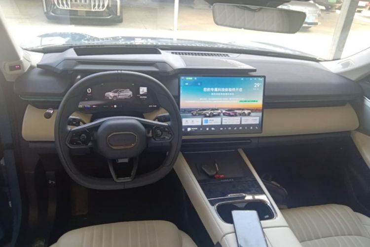 Used Lynk & Co 08 EM-P 2026 Model 210 Four-Wheel Drive Performance Ultra H7 Center Console