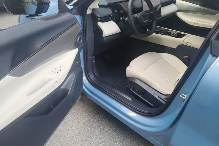 Used Lynk & Co 08 EM-P 2026 Model 210 Four-Wheel Drive Performance Ultra H7 Driver Seat