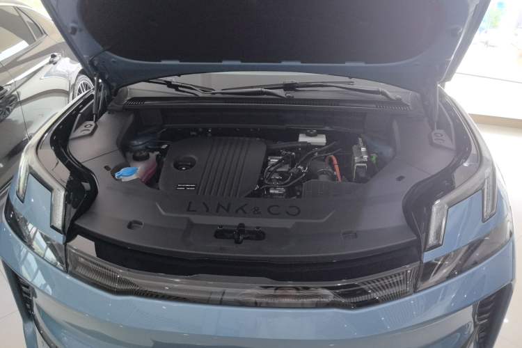 Used Lynk & Co 08 EM-P 2026 Model 210 Four-Wheel Drive Performance Ultra H7 Engine Bay