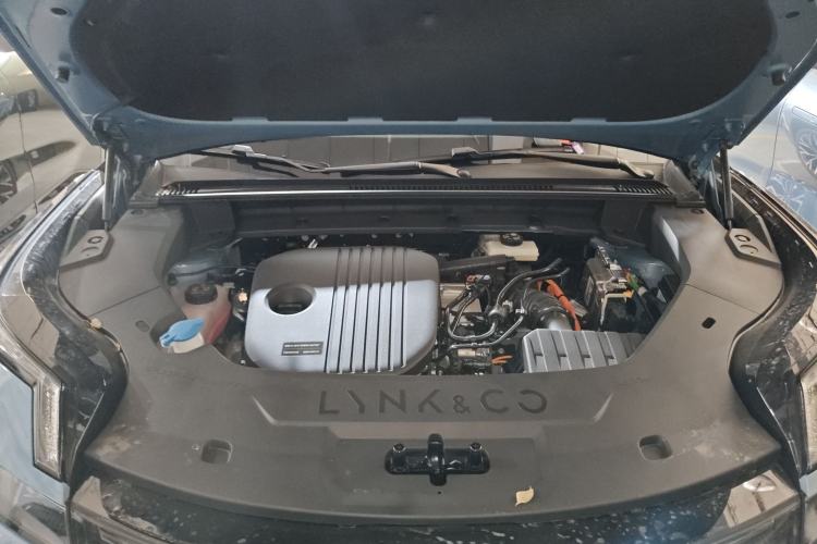Used Lynk & Co 08 EM-P 2026 Model 210 Four-Wheel Drive Performance Ultra H7 Engine Bay