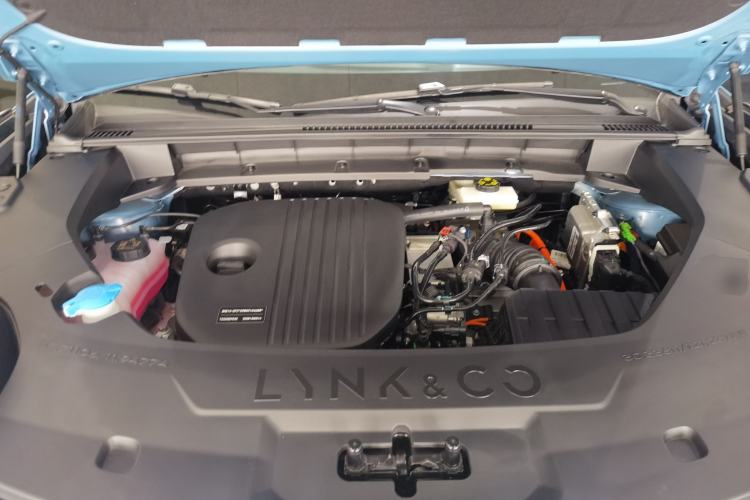 Used Lynk & Co 08 EM-P 2026 Model 210 Four-Wheel Drive Performance Ultra H7 Engine Bay