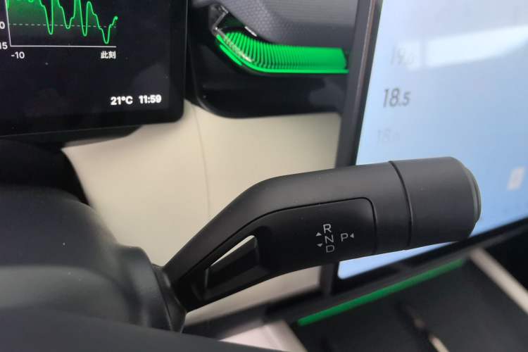 Used Lynk & Co 08 EM-P 2026 Model 210 Four-Wheel Drive Performance Ultra H7 Gear Lever