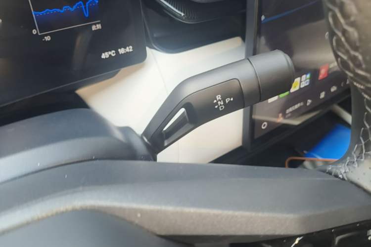 Used Lynk & Co 08 EM-P 2026 Model 210 Four-Wheel Drive Performance Ultra H7 Gear Lever