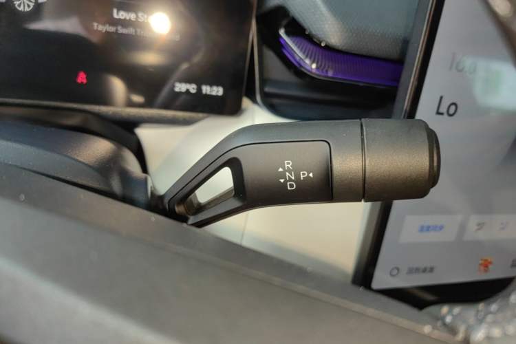 Used Lynk & Co 08 EM-P 2026 Model 210 Four-Wheel Drive Performance Ultra H7 Gear Lever