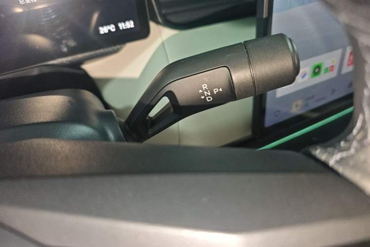 Used Lynk & Co 08 EM-P 2026 Model 210 Four-Wheel Drive Performance Ultra H7 Gear Lever