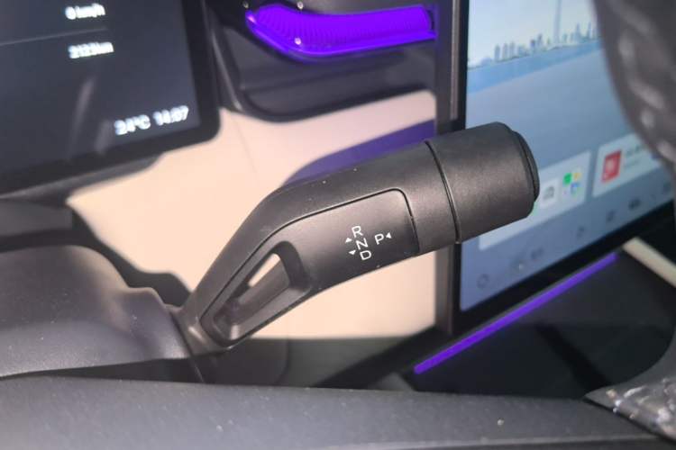 Used Lynk & Co 08 EM-P 2026 Model 210 Four-Wheel Drive Performance Ultra H7 Gear Lever