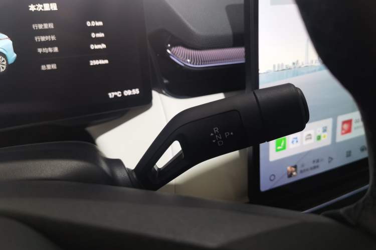 Used Lynk & Co 08 EM-P 2026 Model 210 Four-Wheel Drive Performance Ultra H7 Gear Lever