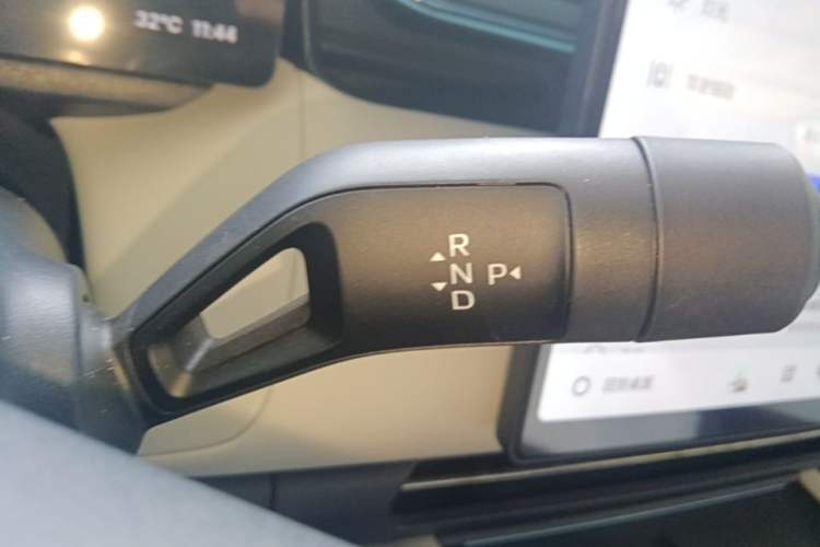 Used Lynk & Co 08 EM-P 2026 Model 210 Four-Wheel Drive Performance Ultra H7 Gear Lever