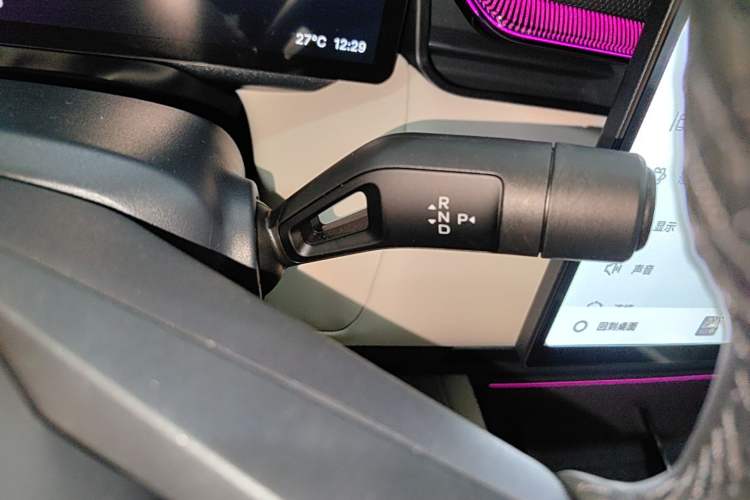 Used Lynk & Co 08 EM-P 2026 Model 210 Four-Wheel Drive Performance Ultra H7 Gear Lever