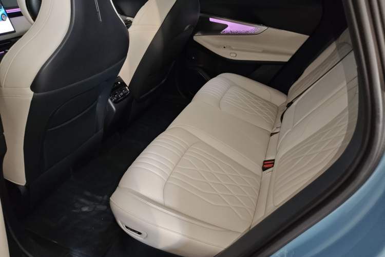 Used Lynk & Co 08 EM-P 2026 Model 210 Four-Wheel Drive Performance Ultra H7 Interior 4