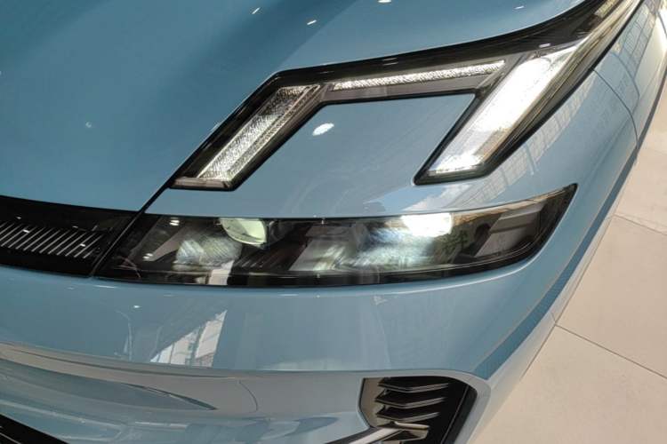 Used Lynk & Co 08 EM-P 2026 Model 210 Four-Wheel Drive Performance Ultra H7 Left Front Headlight