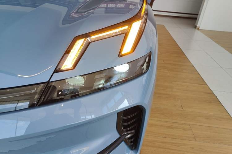 Used Lynk & Co 08 EM-P 2026 Model 210 Four-Wheel Drive Performance Ultra H7 Left Front Headlight