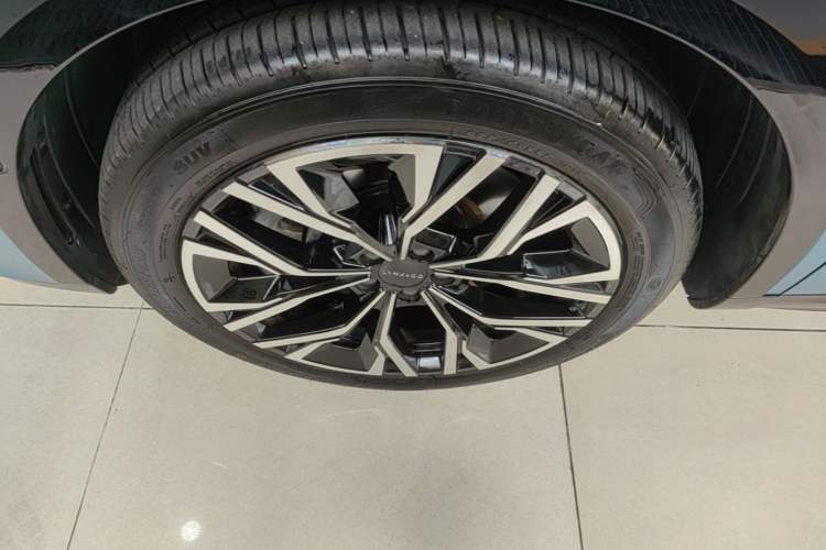 Used Lynk & Co 08 EM-P 2026 Model 210 Four-Wheel Drive Performance Ultra H7 Left Front Wheel Hub