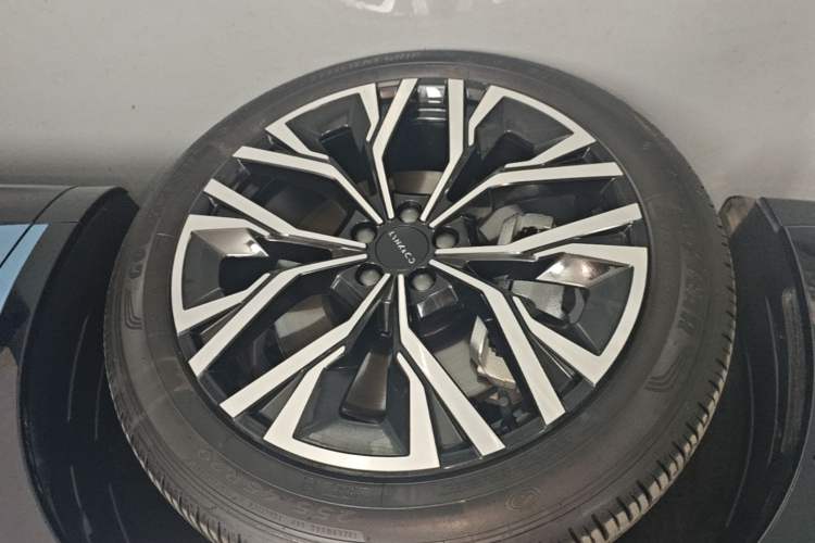 Used Lynk & Co 08 EM-P 2026 Model 210 Four-Wheel Drive Performance Ultra H7 Left Front Wheel Hub