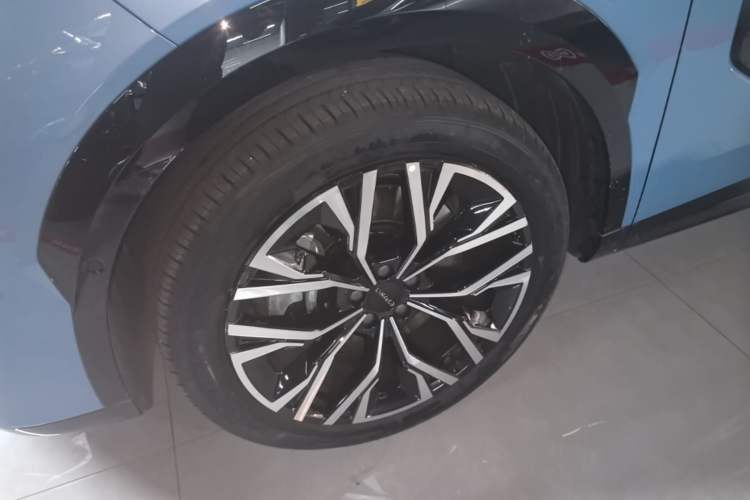 Used Lynk & Co 08 EM-P 2026 Model 210 Four-Wheel Drive Performance Ultra H7 Left Front Wheel Hub