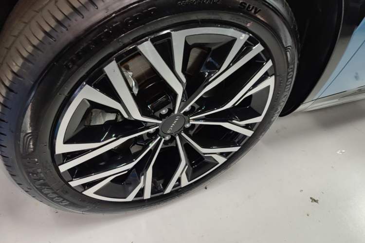 Used Lynk & Co 08 EM-P 2026 Model 210 Four-Wheel Drive Performance Ultra H7 Left Front Wheel Hub