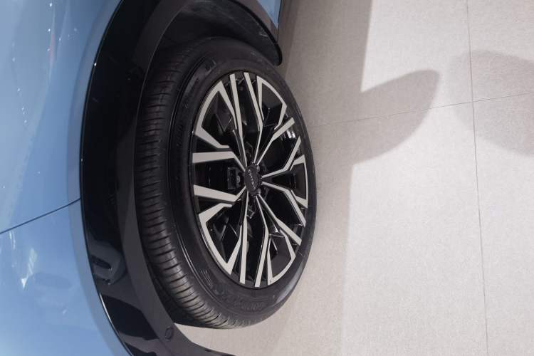 Used Lynk & Co 08 EM-P 2026 Model 210 Four-Wheel Drive Performance Ultra H7 Left Front Wheel Hub