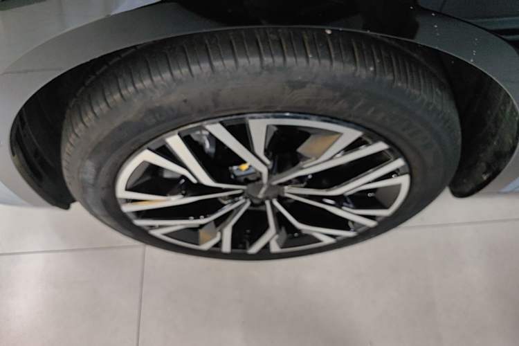 Used Lynk & Co 08 EM-P 2026 Model 210 Four-Wheel Drive Performance Ultra H7 Left Front Wheel Hub