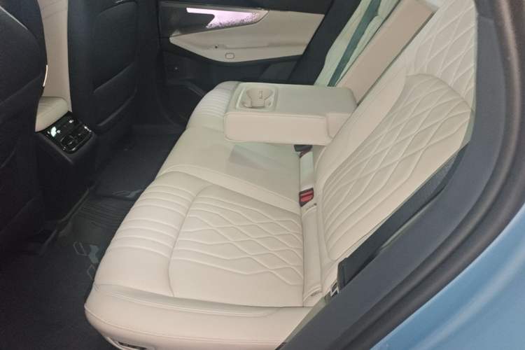 Used Lynk & Co 08 EM-P 2026 Model 210 Four-Wheel Drive Performance Ultra H7 Left Rear Seat