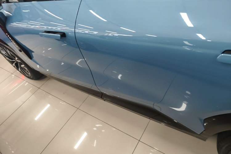 Used Lynk & Co 08 EM-P 2026 Model 210 Four-Wheel Drive Performance Ultra H7 Left Side Sill