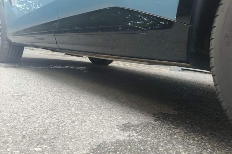 Used Lynk & Co 08 EM-P 2026 Model 210 Four-Wheel Drive Performance Ultra H7 Left Side Sill