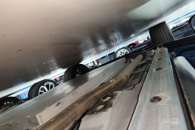 Used Lynk & Co 08 EM-P 2026 Model 210 Four-Wheel Drive Performance Ultra H7 Left Side Sill