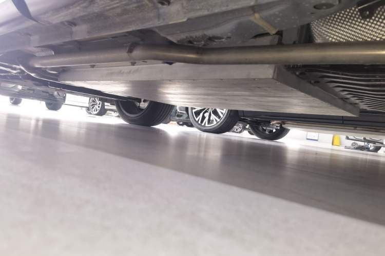 Used Lynk & Co 08 EM-P 2026 Model 210 Four-Wheel Drive Performance Ultra H7 Left Side Sill