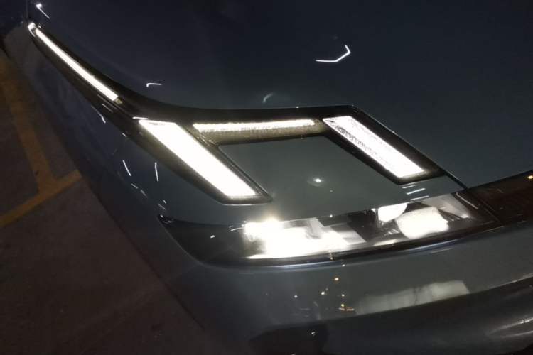Used Lynk & Co 08 EM-P 2026 Model 210 Four-Wheel Drive Performance Ultra H7 Right Front Headlight