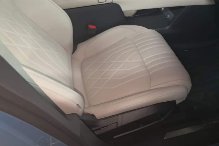 Used Lynk & Co 08 EM-P 2026 Model 210 Four-Wheel Drive Performance Ultra H7 Right Front Seat