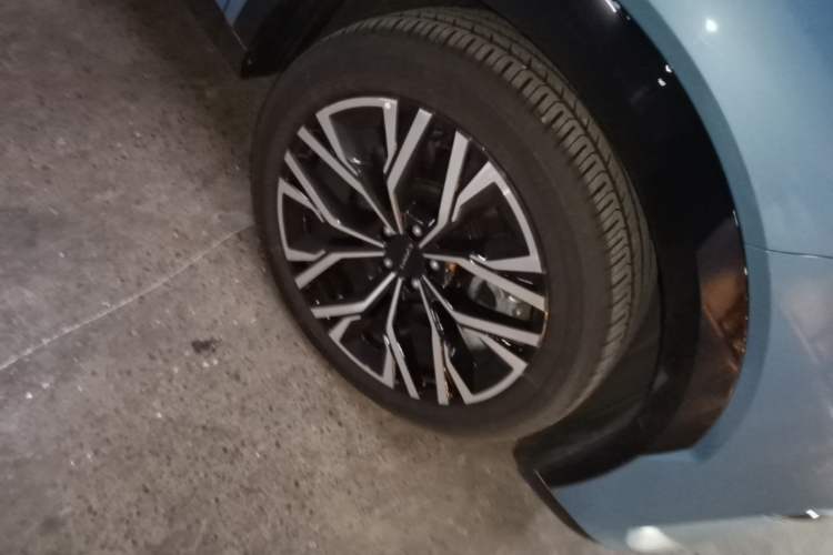 Used Lynk & Co 08 EM-P 2026 Model 210 Four-Wheel Drive Performance Ultra H7 Right Front Wheel Hub