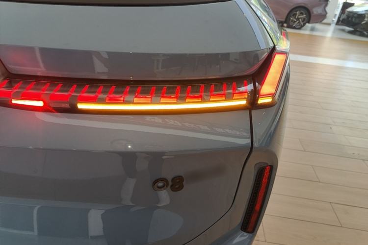 Used Lynk & Co 08 EM-P 2026 Model 210 Four-Wheel Drive Performance Ultra H7 Right Rear Taillight