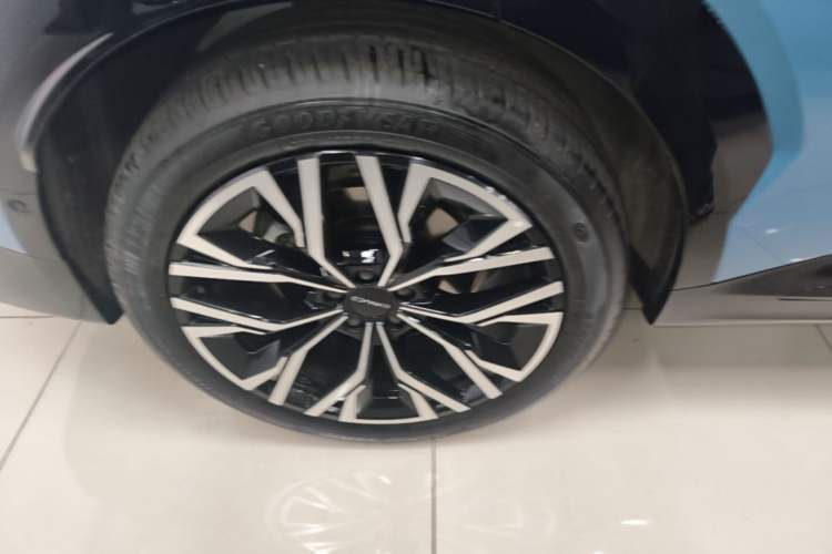 Used Lynk & Co 08 EM-P 2026 Model 210 Four-Wheel Drive Performance Ultra H7 Right Rear Wheel Hub