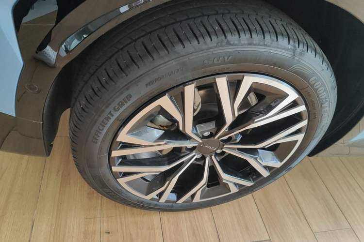 Used Lynk & Co 08 EM-P 2026 Model 210 Four-Wheel Drive Performance Ultra H7 Right Rear Wheel Hub