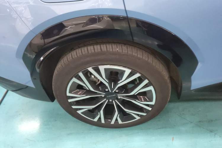 Used Lynk & Co 08 EM-P 2026 Model 210 Four-Wheel Drive Performance Ultra H7 Right Rear Wheel Hub