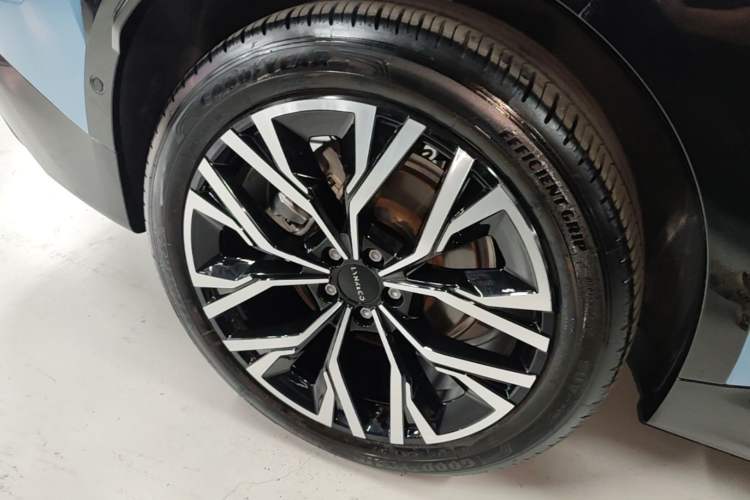Used Lynk & Co 08 EM-P 2026 Model 210 Four-Wheel Drive Performance Ultra H7 Right Rear Wheel Hub