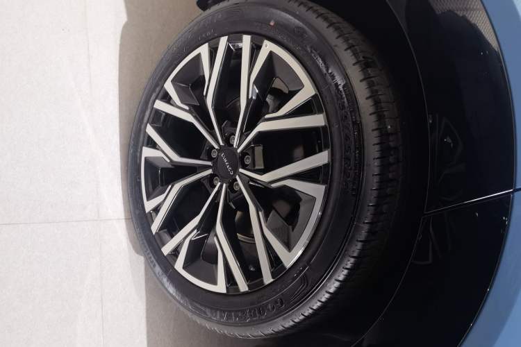 Used Lynk & Co 08 EM-P 2026 Model 210 Four-Wheel Drive Performance Ultra H7 Right Rear Wheel Hub