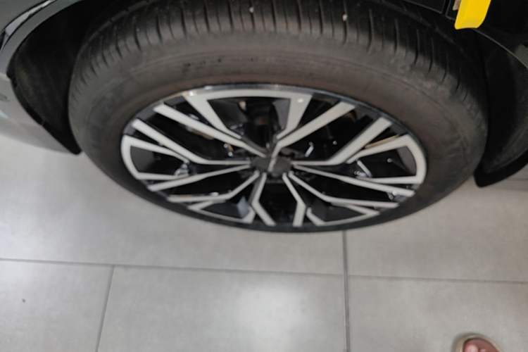 Used Lynk & Co 08 EM-P 2026 Model 210 Four-Wheel Drive Performance Ultra H7 Right Rear Wheel Hub