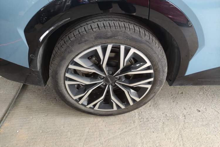 Used Lynk & Co 08 EM-P 2026 Model 210 Four-Wheel Drive Performance Ultra H7 Right Rear Wheel Hub