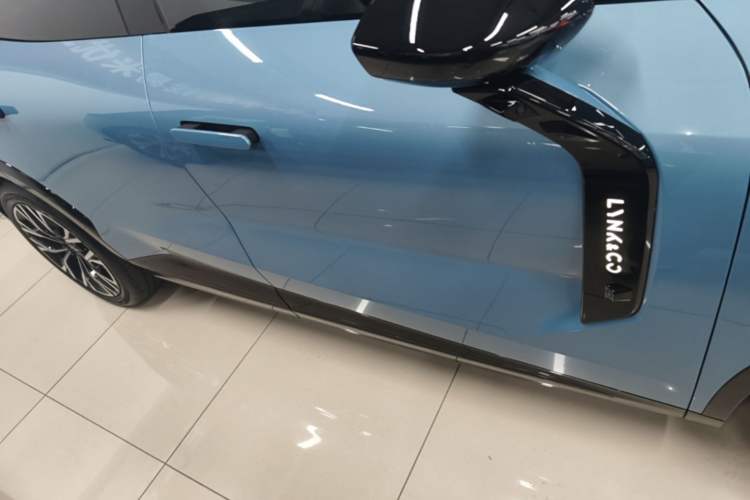 Used Lynk & Co 08 EM-P 2026 Model 210 Four-Wheel Drive Performance Ultra H7 Right Side Sill