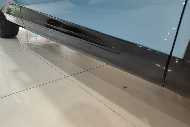 Used Lynk & Co 08 EM-P 2026 Model 210 Four-Wheel Drive Performance Ultra H7 Right Side Sill