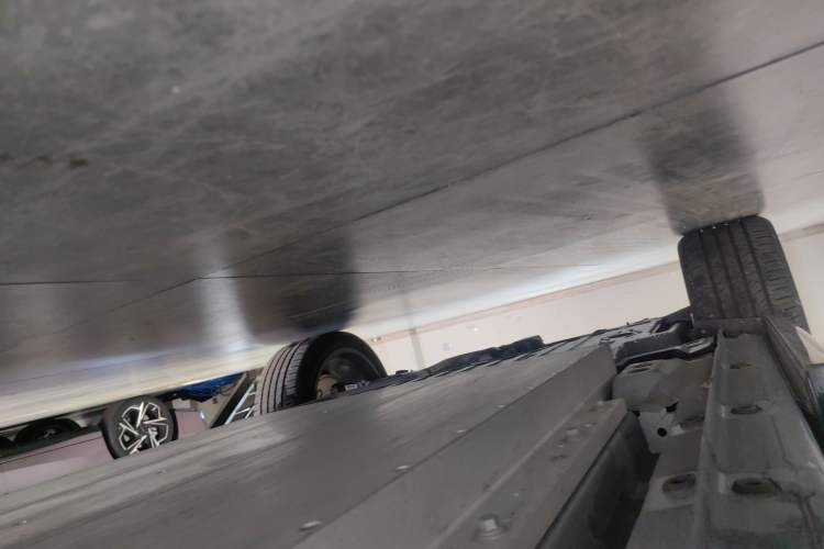Used Lynk & Co 08 EM-P 2026 Model 210 Four-Wheel Drive Performance Ultra H7 Right Side Sill