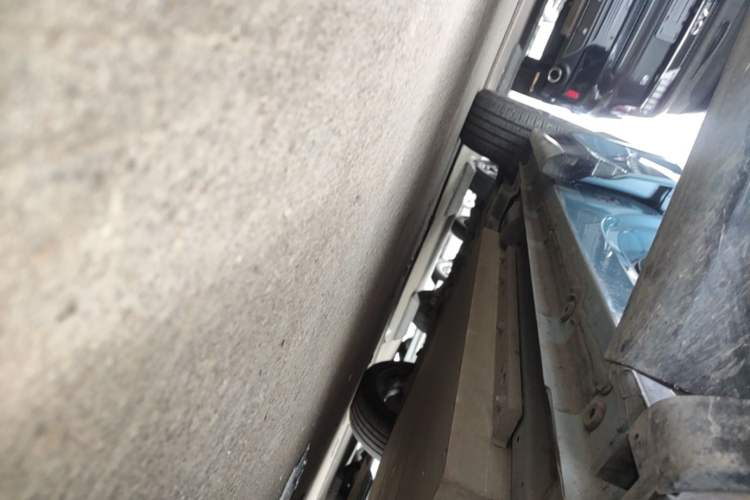 Used Lynk & Co 08 EM-P 2026 Model 210 Four-Wheel Drive Performance Ultra H7 Right Side Sill