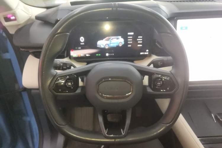 Used Lynk & Co 08 EM-P 2026 Model 210 Four-Wheel Drive Performance Ultra H7 Steering Wheel