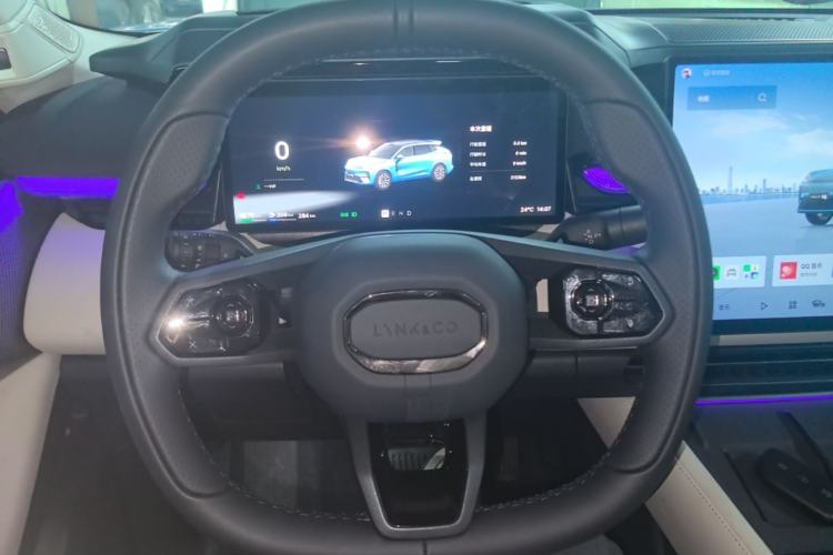Used Lynk & Co 08 EM-P 2026 Model 210 Four-Wheel Drive Performance Ultra H7 Steering Wheel