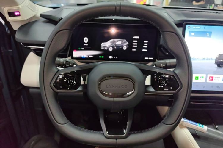 Used Lynk & Co 08 EM-P 2026 Model 210 Four-Wheel Drive Performance Ultra H7 Steering Wheel
