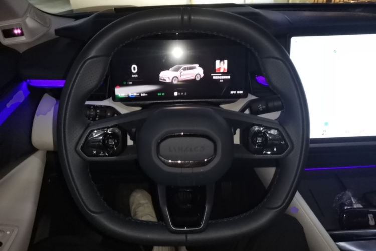 Used Lynk & Co 08 EM-P 2026 Model 210 Four-Wheel Drive Performance Ultra H7 Steering Wheel