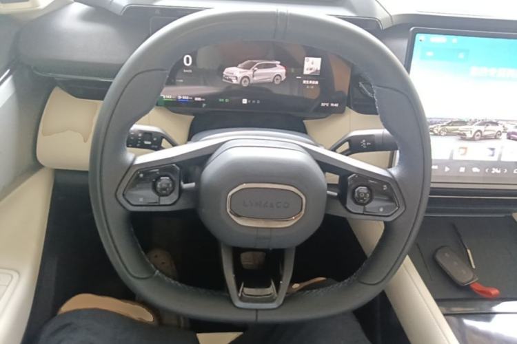 Used Lynk & Co 08 EM-P 2026 Model 210 Four-Wheel Drive Performance Ultra H7 Steering Wheel