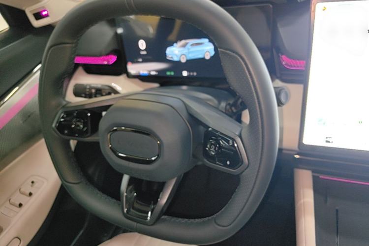 Used Lynk & Co 08 EM-P 2026 Model 210 Four-Wheel Drive Performance Ultra H7 Steering Wheel