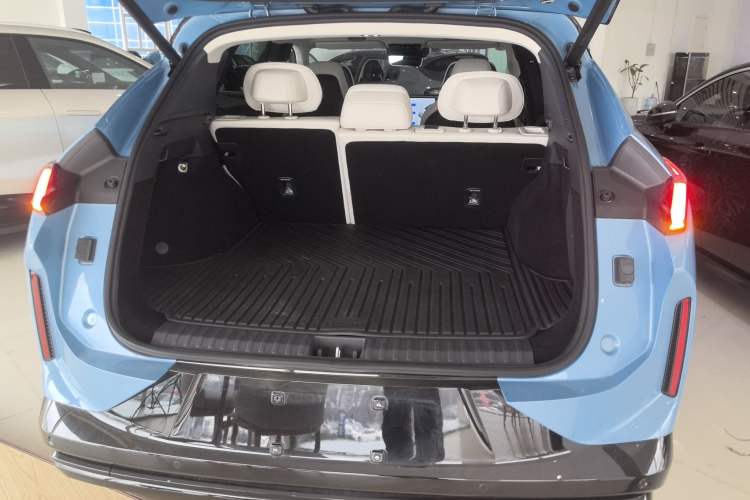 Used Lynk & Co 08 EM-P 2026 Model 210 Four-Wheel Drive Performance Ultra H7 Trunk